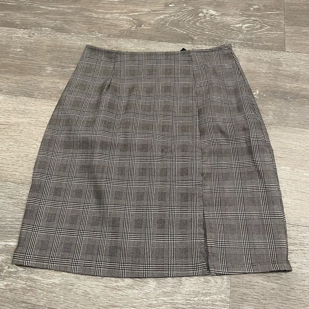 Plaid Windsor With a Slit Mini Skirt